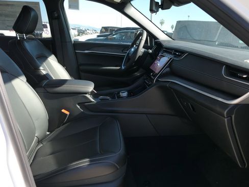 New 2025 Jeep Grand Cherokee Limited image 22