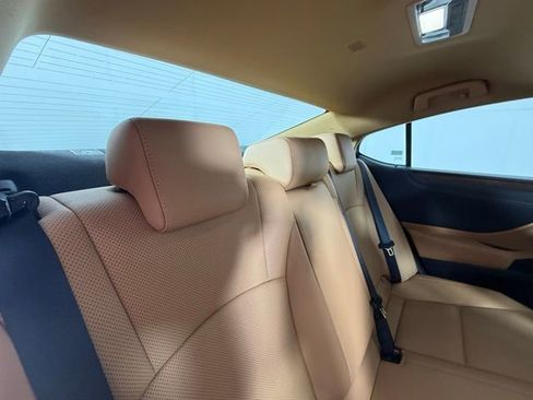 Certified 2025 Lexus ES 300h w/ Premium Package image 28
