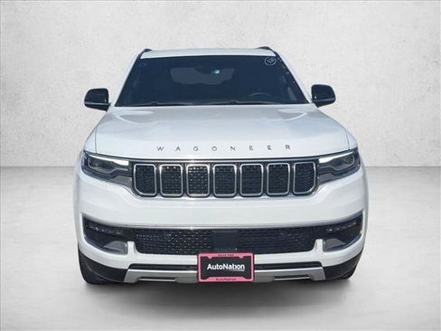 Used 2024 Jeep Wagoneer L Series II RWD image 2
