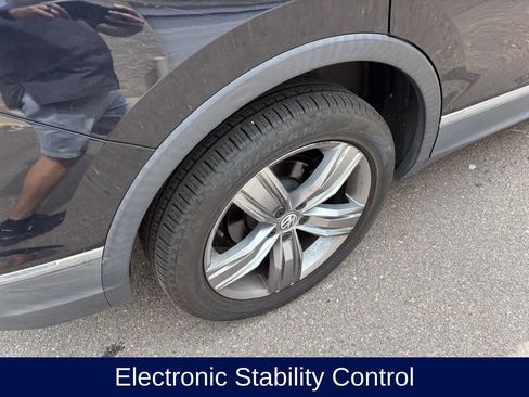 Used 2019 Volkswagen Tiguan SEL Premium AWD/4WD image 14