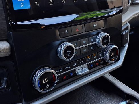 Used 2023 Ford Expedition Limited image 9