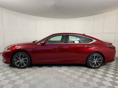 Used 2025 Lexus ES 300h w/ Premium Package image 2