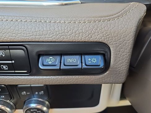 Used 2023 GMC Yukon XL Denali image 21