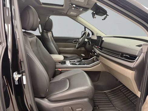 Used 2025 Kia Carnival SX FWD image 13