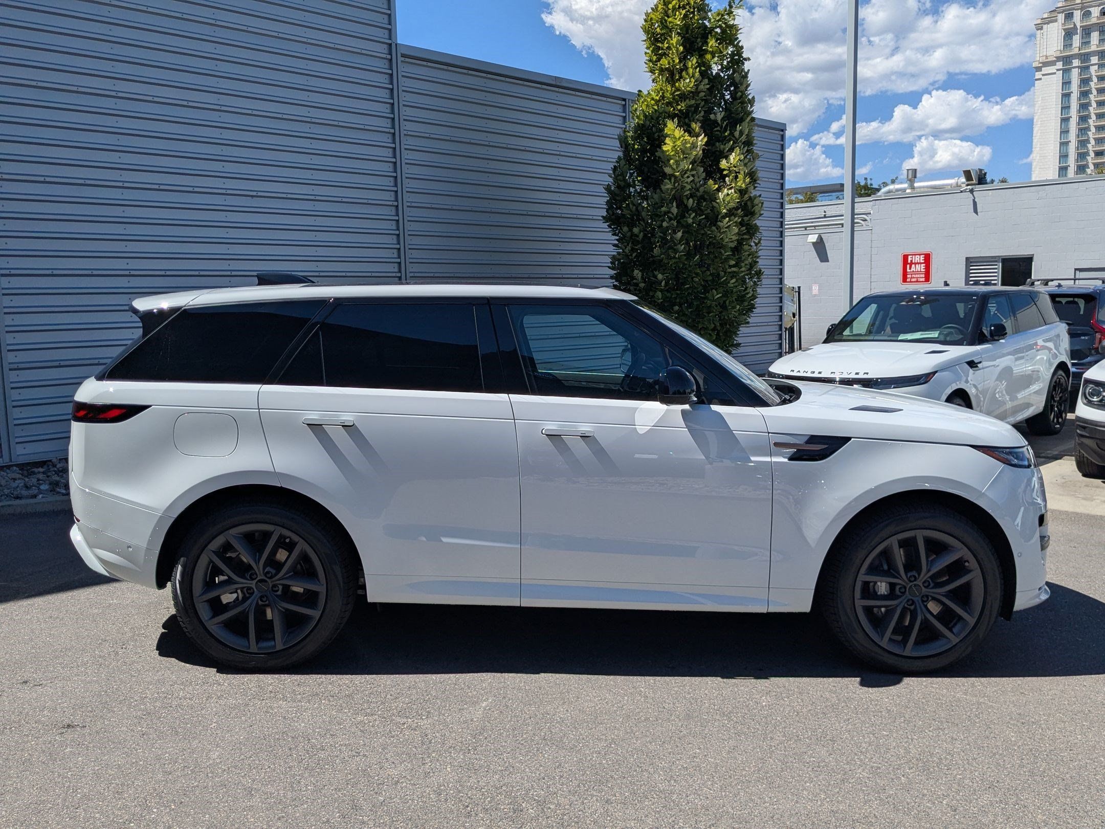 New 2026 Land Rover Range Rover Sport Dynamic SE AWD/4WD image 4