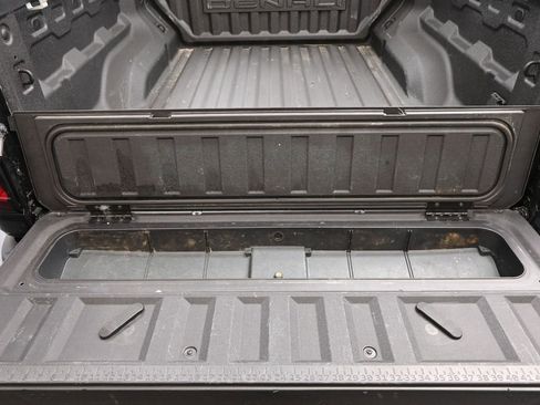 Used 2024 GMC Canyon Denali image 17