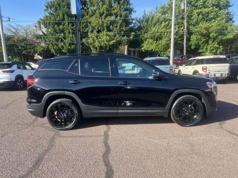 Used 2022 GMC Terrain SLT w/ Elevation Edition AWD/4WD image 8
