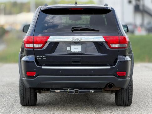 Used 2011 Jeep Grand Cherokee Limited w/ Luxury Group II image 4