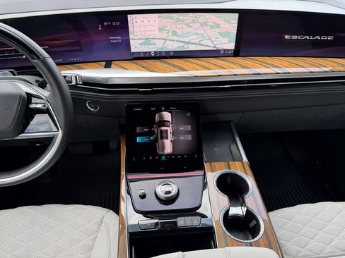 Certified 2025 Cadillac Escalade ESV Sport Platinum w/ LPO, ONYX Package AWD/4WD image 17