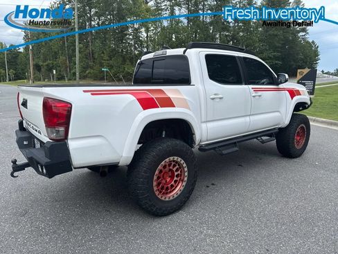 Used 2017 Toyota Tacoma TRD Sport w/ Premium & Technology Package AWD/4WD image 4