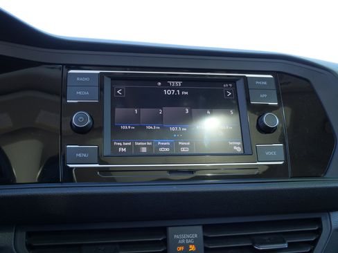 Used 2024 Volkswagen Jetta SE image 27