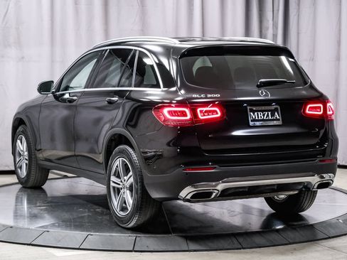 Used 2022 Mercedes-Benz GLC 300 image 2