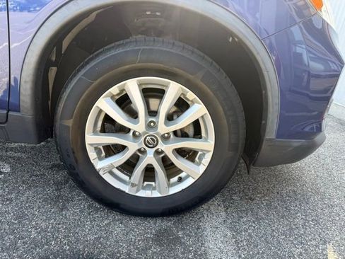 Used 2019 Nissan Rogue SV image 11
