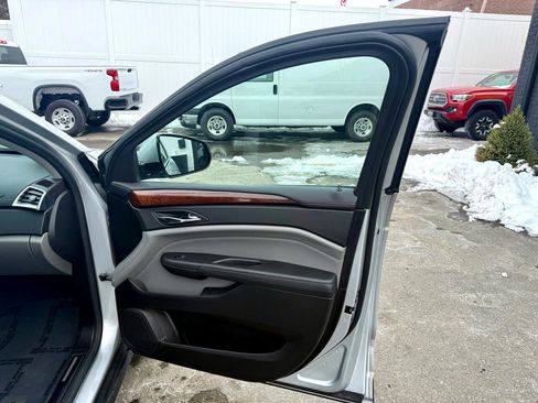 Used 2011 Cadillac SRX Luxury image 26