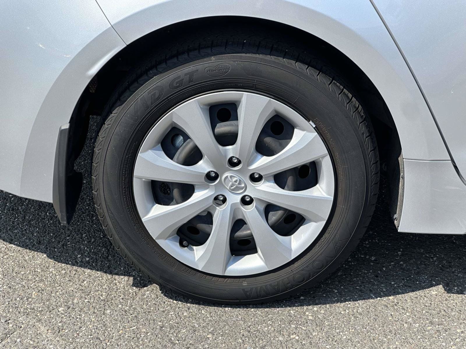 Used 2024 Toyota Corolla LE FWD image 9