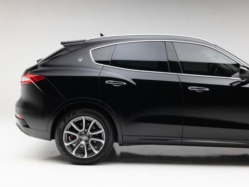 Used 2017 Maserati Levante S image 21