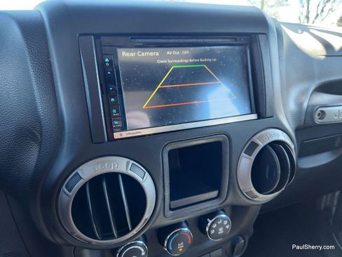 Used 2015 Jeep Wrangler Unlimited Sport image 3