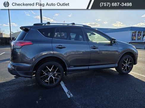 Used 2018 Toyota RAV4 SE image 8