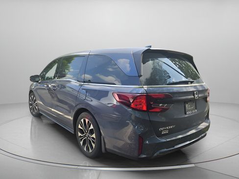Used 2025 Honda Odyssey Elite image 2