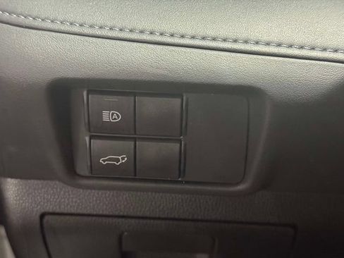 Used 2020 Toyota Highlander LE AWD/4WD image 25