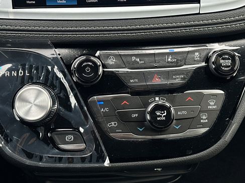 New 2026 Chrysler Pacifica Select image 18