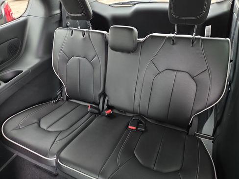 New 2026 Chrysler Pacifica Limited w/ Uconnect Theater Family Group image 7