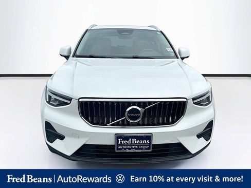 Used 2025 Volvo XC40 B5 Core w/ Protection Package Premier AWD/4WD image 2