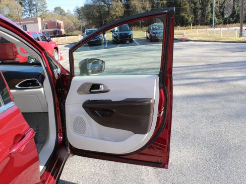 Used 2021 Chrysler Voyager LX image 20