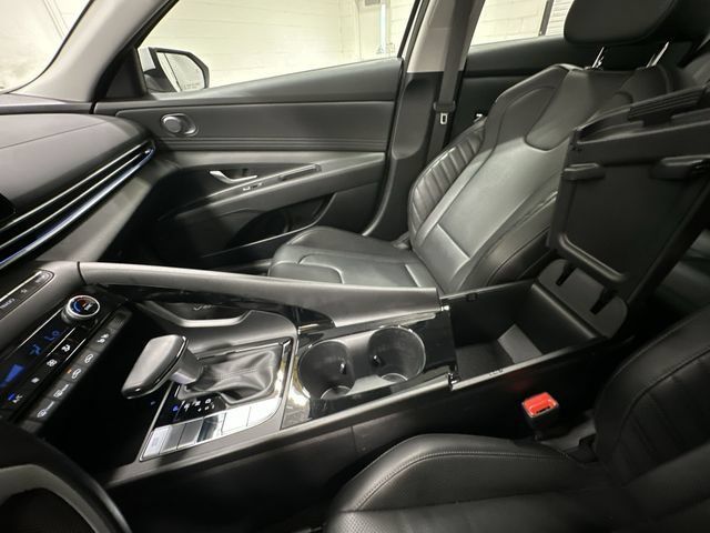 Used 2025 Hyundai Elantra Limited FWD image 28