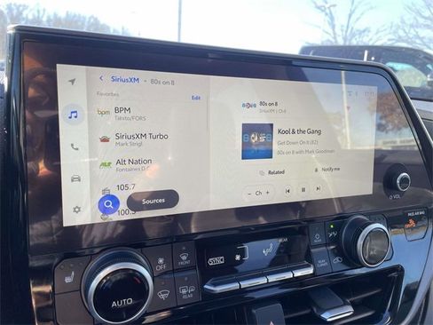 Used 2023 Toyota Highlander XLE image 30