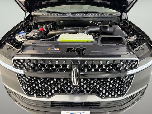 New 2026 Lincoln Navigator L Reserve AWD/4WD image 32