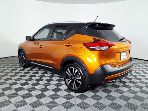 Used 2019 Nissan Kicks SR w/ SR Premium Package FWD image 6