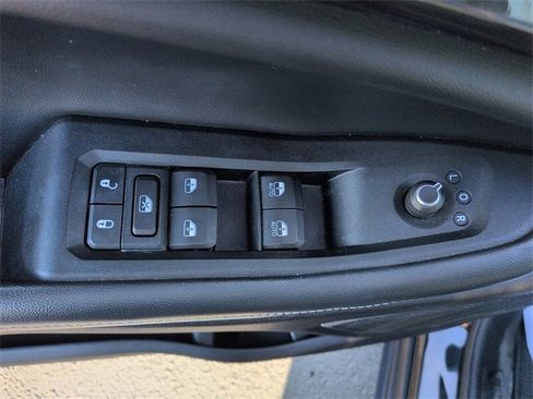 Used 2022 Jeep Grand Cherokee Laredo w/ Luxury Tech Group I image 13