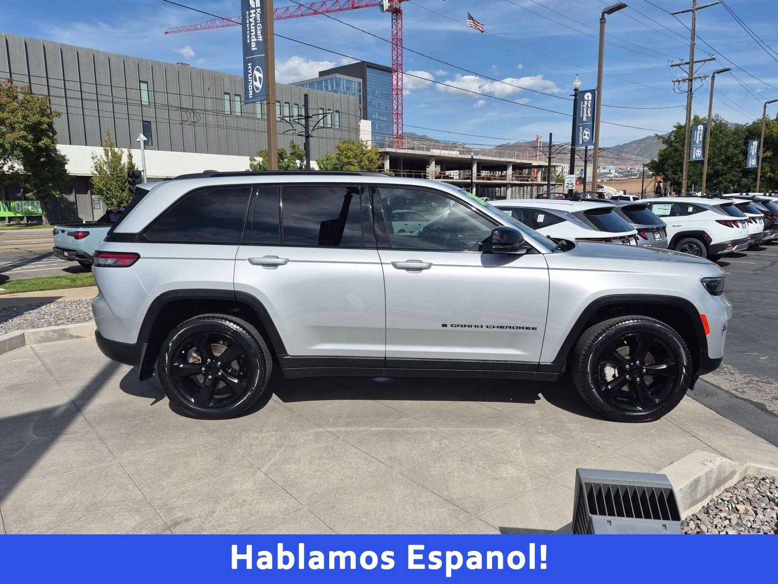 Used 2024 Jeep Grand Cherokee Limited w/ Black Appearance Package AWD/4WD image 2