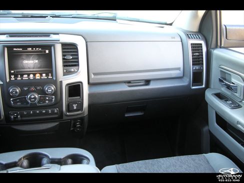 Used 2017 RAM 2500 SLT w/ Luxury Group image 23