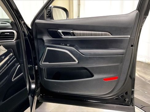 Used 2024 Kia Telluride EX w/ EX Captain's Chair Package AWD/4WD image 24