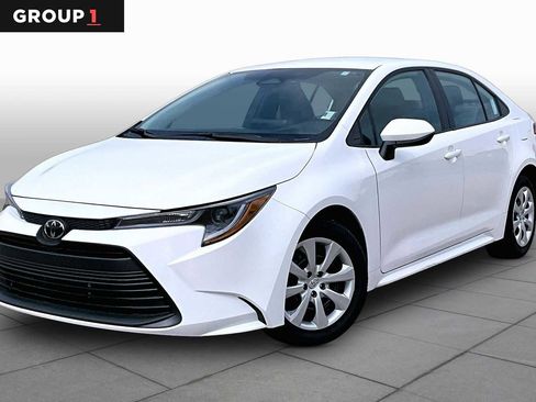 Used 2025 Toyota Corolla LE image 1