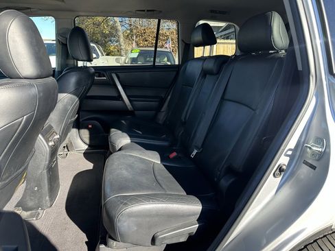 Used 2012 Toyota Highlander SE image 9
