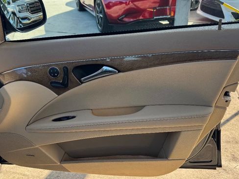 Used 2009 Mercedes-Benz E 350 Sedan w/ Premium 1 Pkg image 17