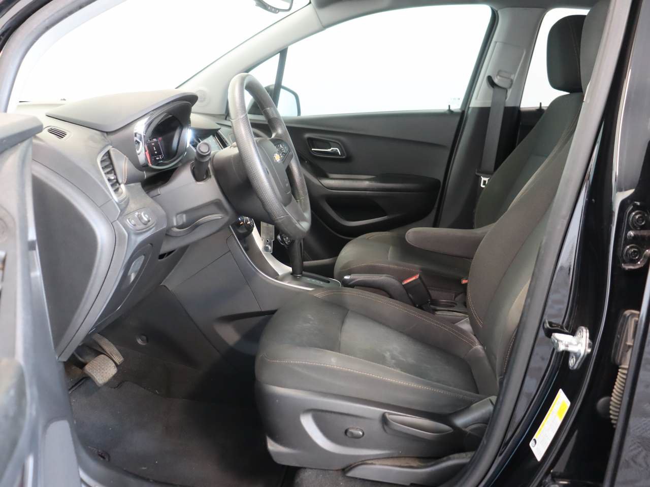 Used 2022 Chevrolet Trax LS w/ Tint and Cruise Package FWD image 8