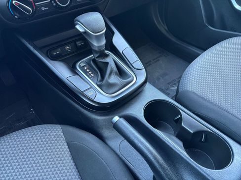 Used 2025 Kia Soul LX w/ LX Technology Package FWD image 38