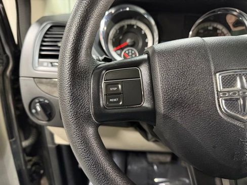 Used 2017 Dodge Grand Caravan SE image 16