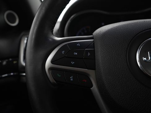 Used 2018 Jeep Grand Cherokee Overland image 26