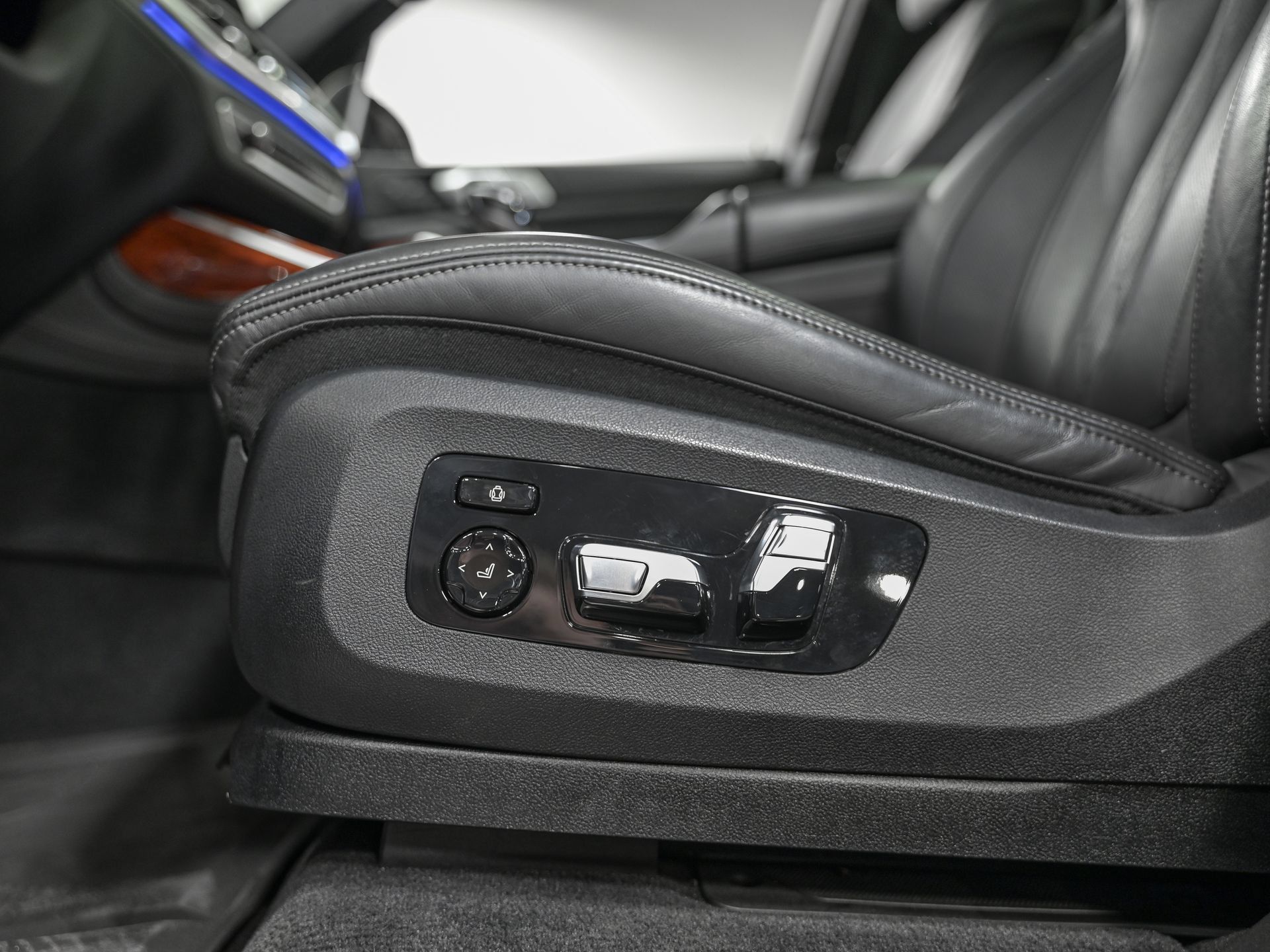 Used 2022 BMW ALPINA XB7 AWD/4WD image 14
