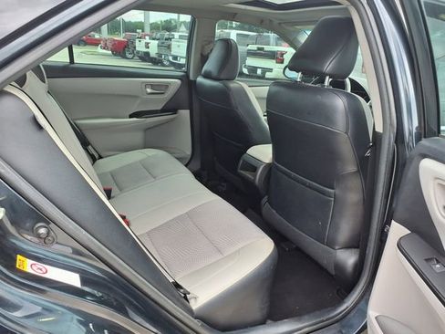 Used 2017 Toyota Camry SE w/ Moonroof Package FWD image 18