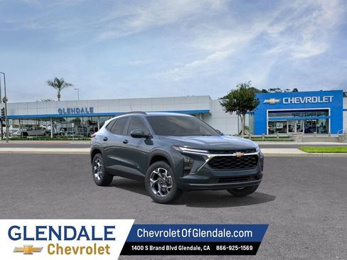 New 2026 Chevrolet Trax LT w/ Driver Confidence Package FWD image 1