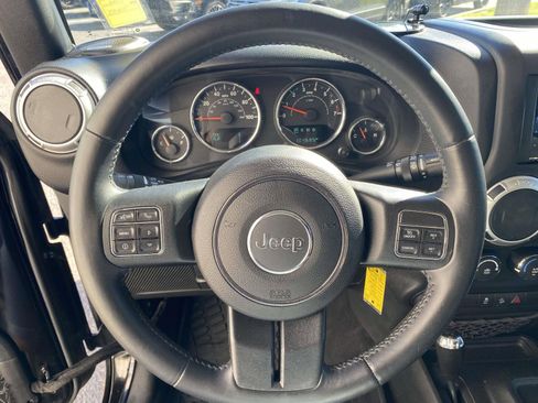 Used 2017 Jeep Wrangler Unlimited Rubicon w/ Connectivity Group AWD/4WD image 19