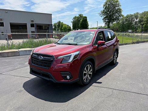 Used 2022 Subaru Forester Limited AWD/4WD image 5