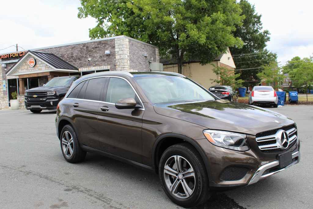 Used 2016 Mercedes-Benz GLC 300 4MATIC image 3