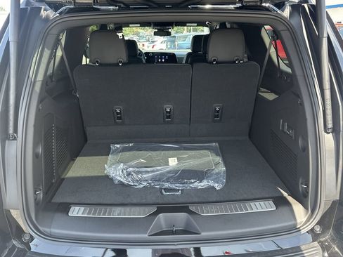 New 2025 Chevrolet Suburban Premier image 33